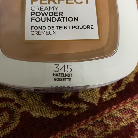 NWT L’Oréal age perfect creamy powder foundation 345 hazelnut - Picture 2 of 3